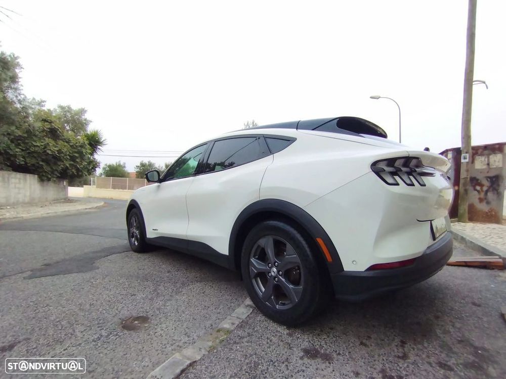 Ford Mustang Mach-E - 3
