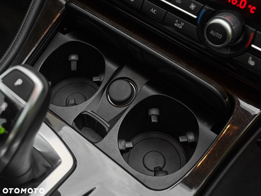 BMW Seria 5 528i xDrive - 31