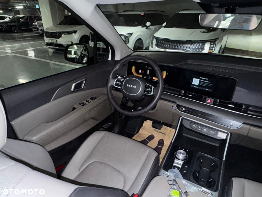 Kia Carnival - 14