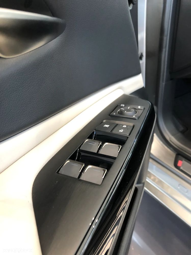 Lexus ES 300h Business Edition - 18