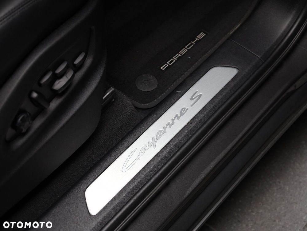Porsche Cayenne - 24