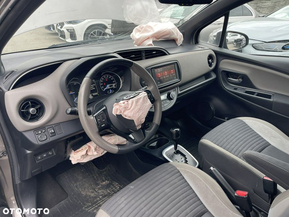Toyota Yaris Hybrid 100 Selection Passion - 7