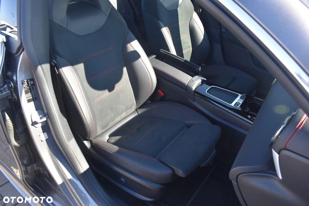 Mercedes-Benz CLA 200 7G-DCT - 18