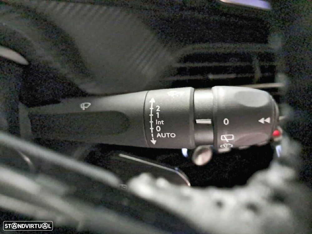 Peugeot 208 1.2 Hybrid Allure e-DCS6 - 15