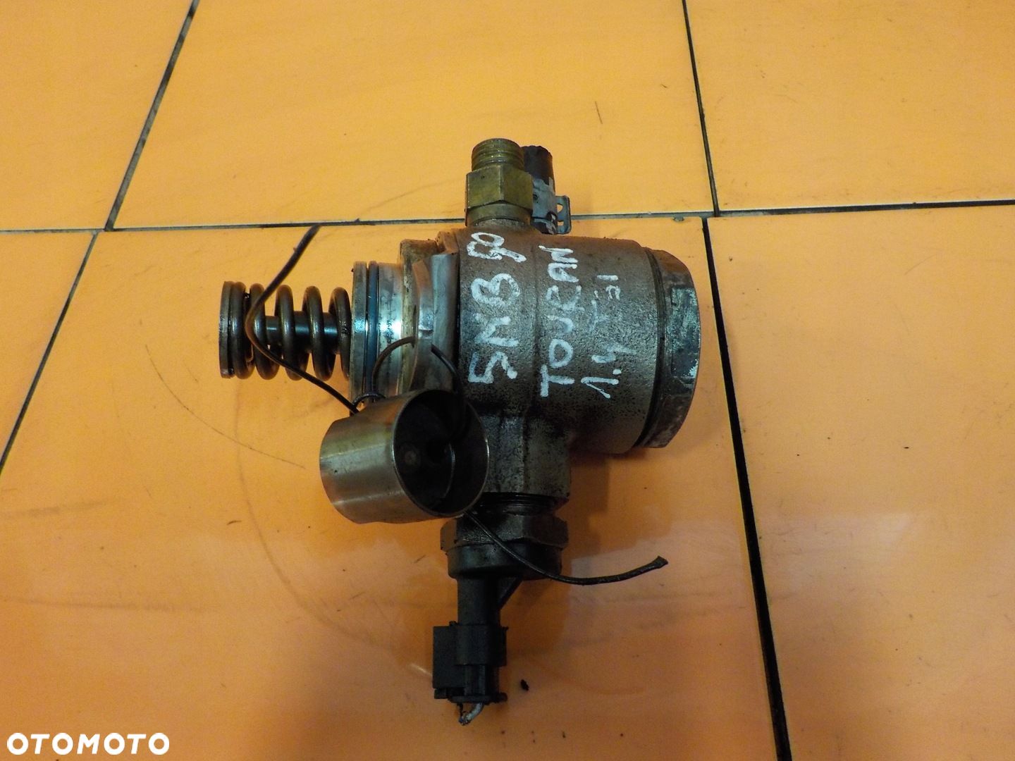 TOURAN II IBIZA FABIA POLO EOS GOLF 1.4 TSI 13r 140KM CAV pompa paliwa - 1