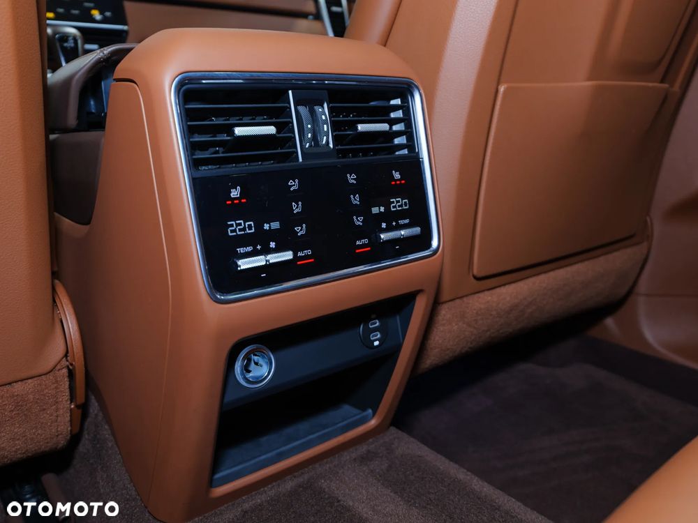 Porsche Cayenne E-Hybrid Platinum Edition - 36