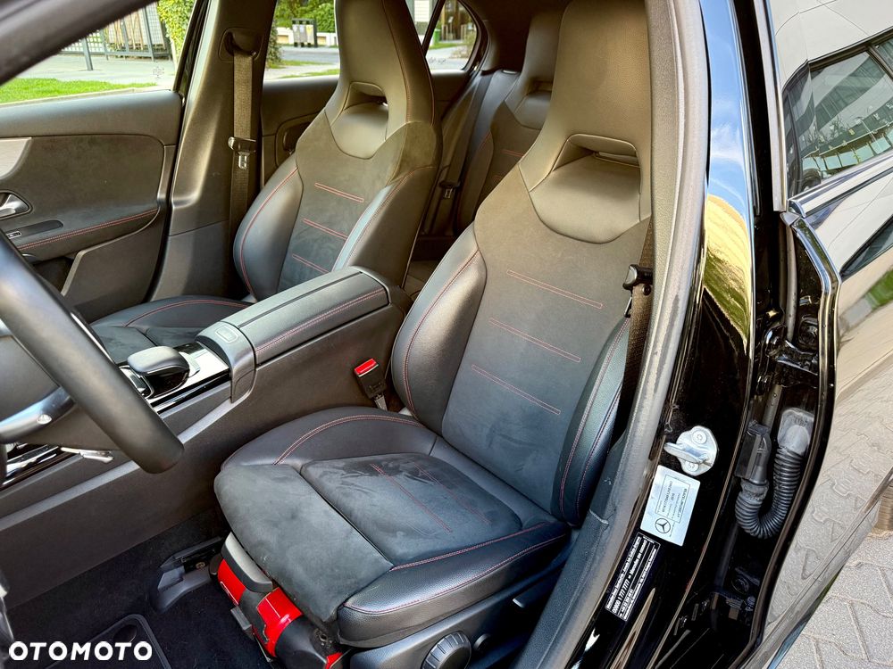 Mercedes-Benz Klasa A 220 4-Matic AMG Line 7G-DCT - 13