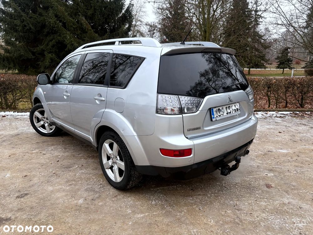 Mitsubishi Outlander - 4
