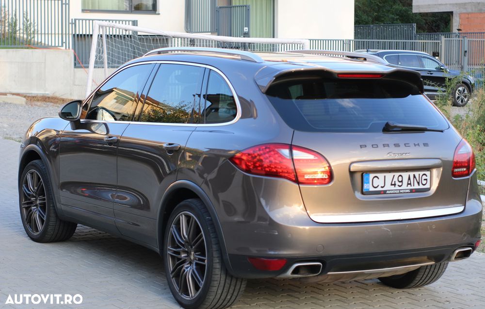 Porsche Cayenne 3.0 L V6 - 3