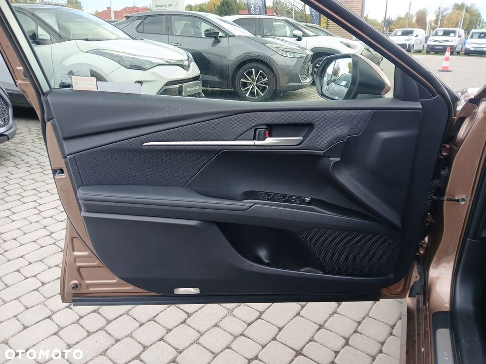 Toyota Camry - 21