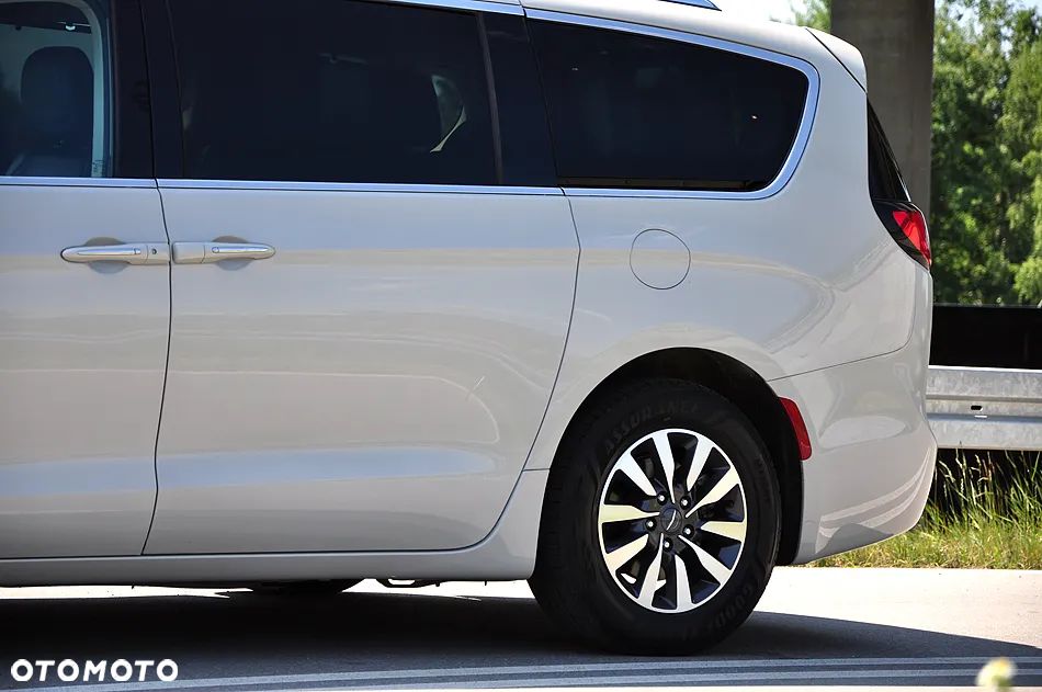 Chrysler Pacifica - 5