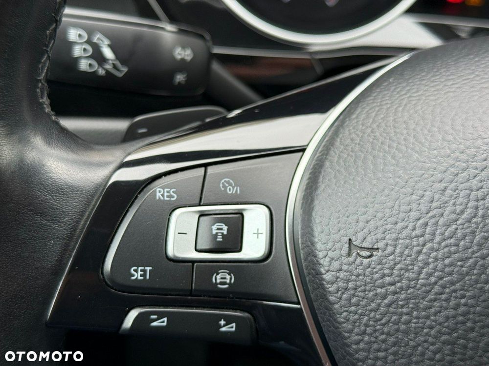 Volkswagen Touran - 30