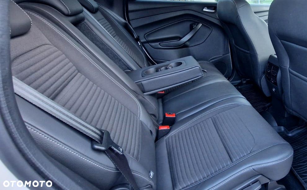Ford Kuga - 12