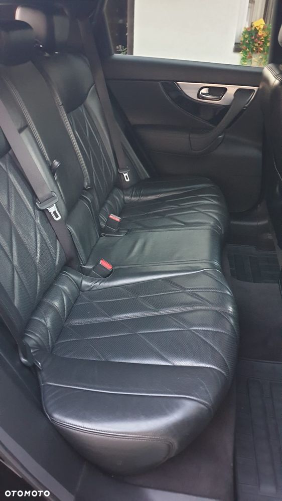 Infiniti FX - 9