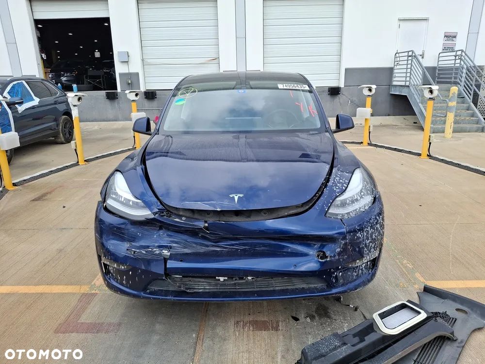 Tesla Y Long Range AWD - 4