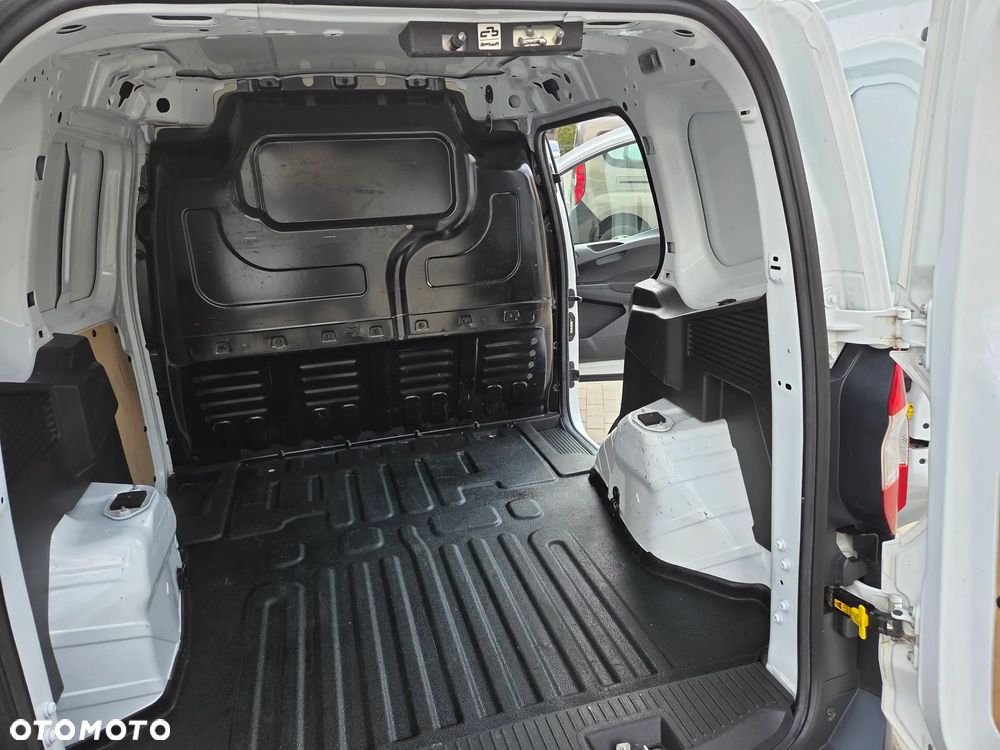 Ford Transit Courier - 18