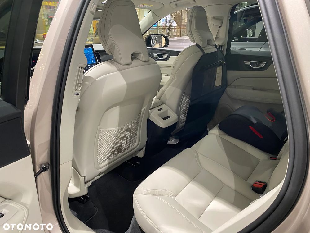 Volvo XC 60 B5 B AWD Plus Dark - 6