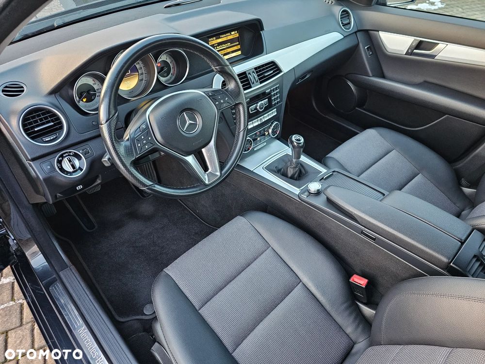 Mercedes-Benz Klasa C 180 CGI BlueEFFICIENCY Avantgarde - 6
