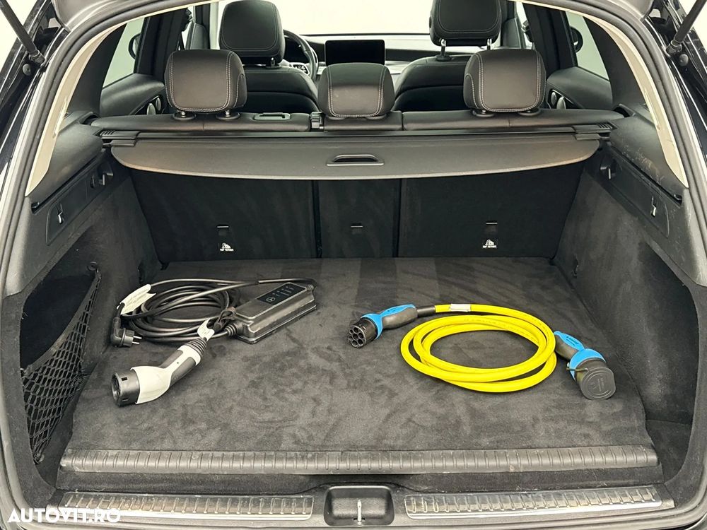Mercedes-Benz GLC 300 e 4MATIC - 36