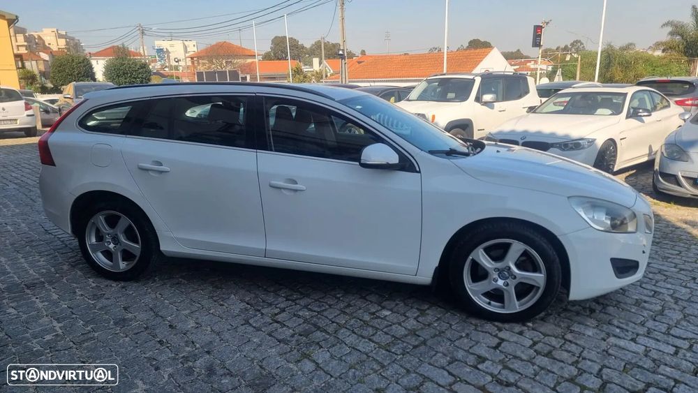 Volvo V60 1.6 D2 Momentum Eco - 3