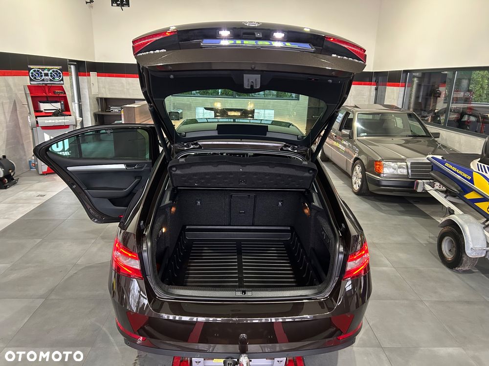 Skoda Superb 1.6 TDI GreenLine - 25