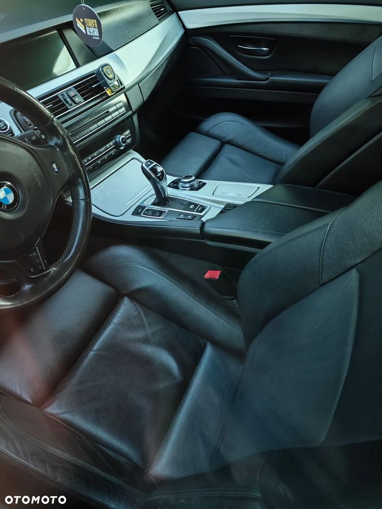 BMW Seria 5 525d xDrive - 14