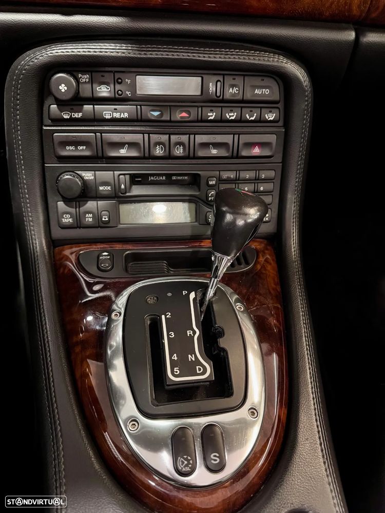 Jaguar XK XKR Cabriolet - 13