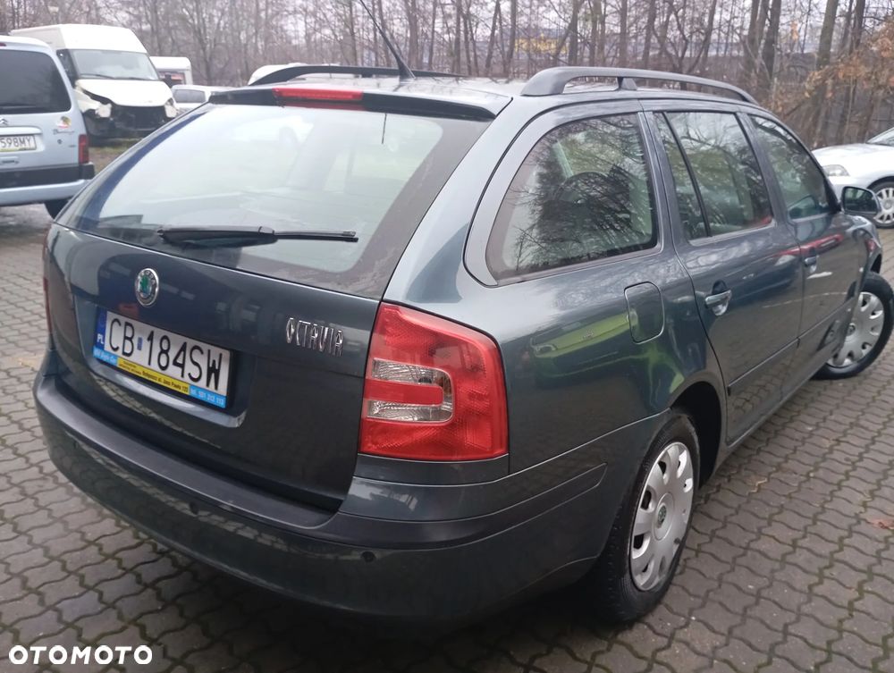 Skoda Octavia 1.6 Combi Ambiente - 11