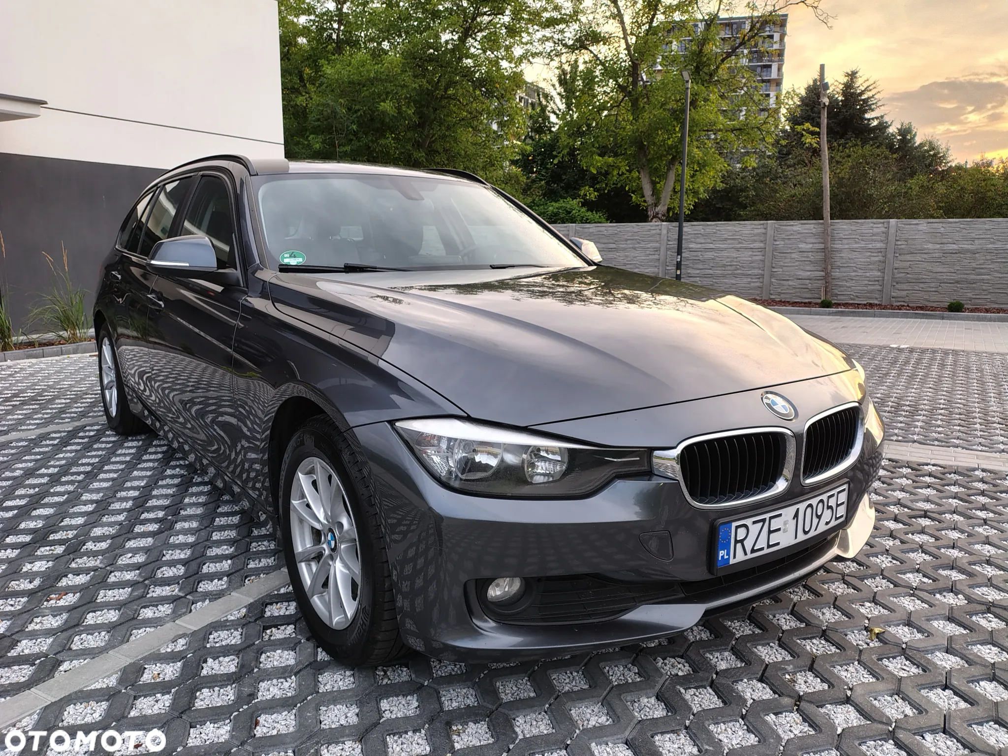 BMW Seria 3 318d Touring - 4