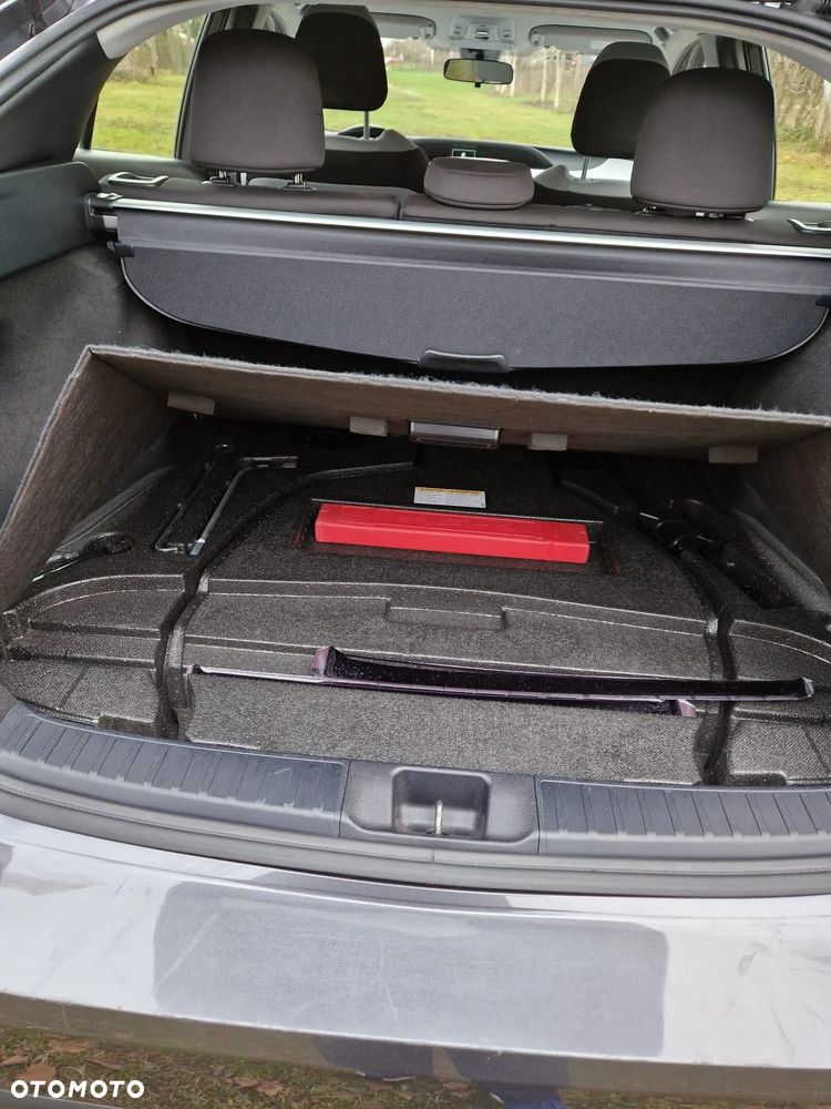 Toyota Prius Hybrid - 16