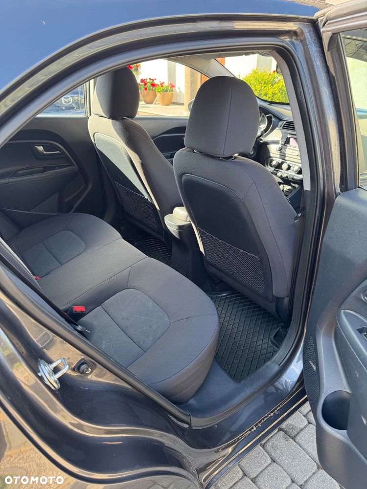 Kia Rio - 8