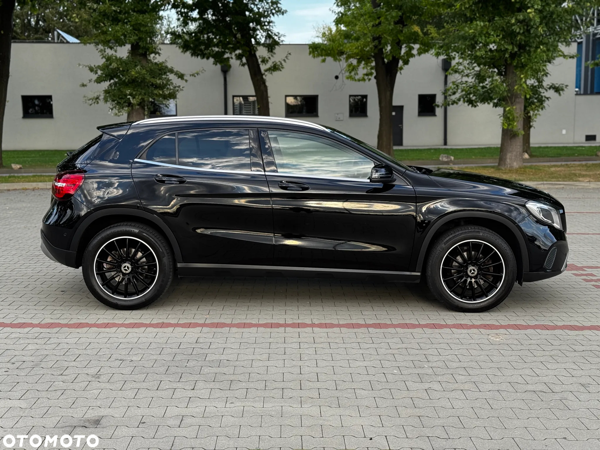 Mercedes-Benz GLA 200 7G-DCT - 10