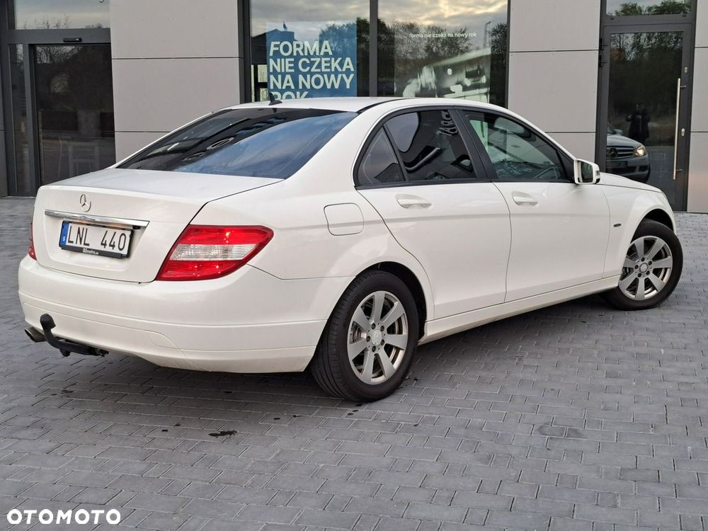 Mercedes-Benz Klasa C 180 BlueEFFICIENCY 7G-TRONIC - 13
