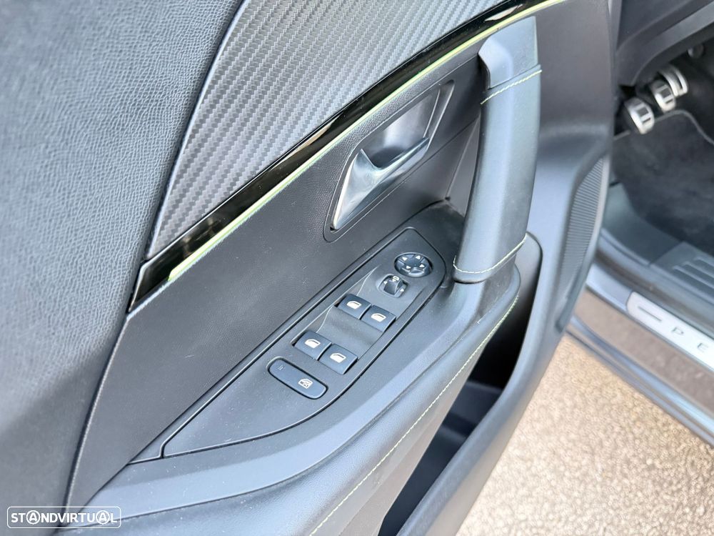 Peugeot 2008 1.2 PureTech GT Line - 21