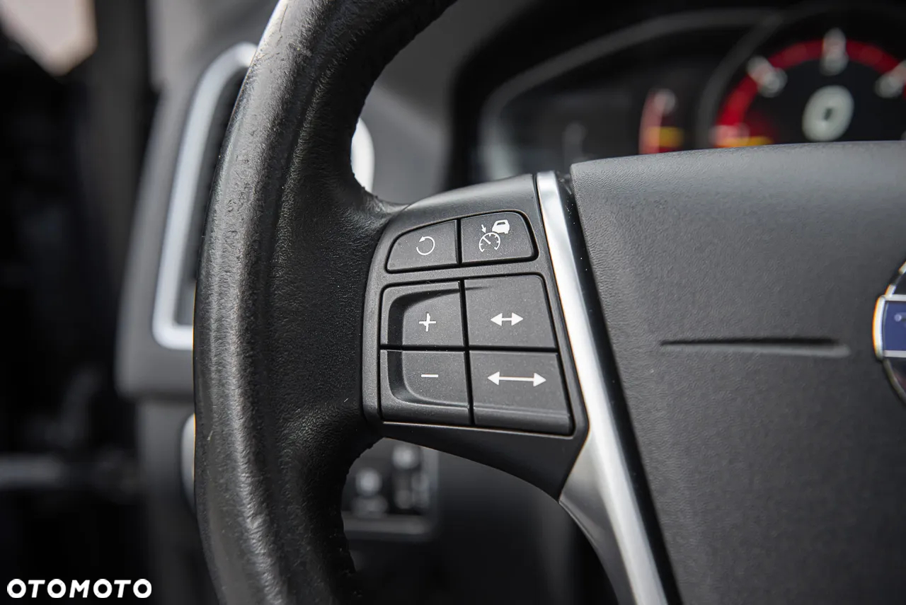 Volvo XC 60 D3 Momentum Pro - 21
