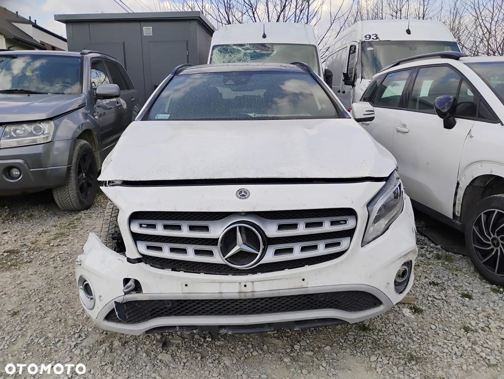 Mercedes-Benz GLA - 15
