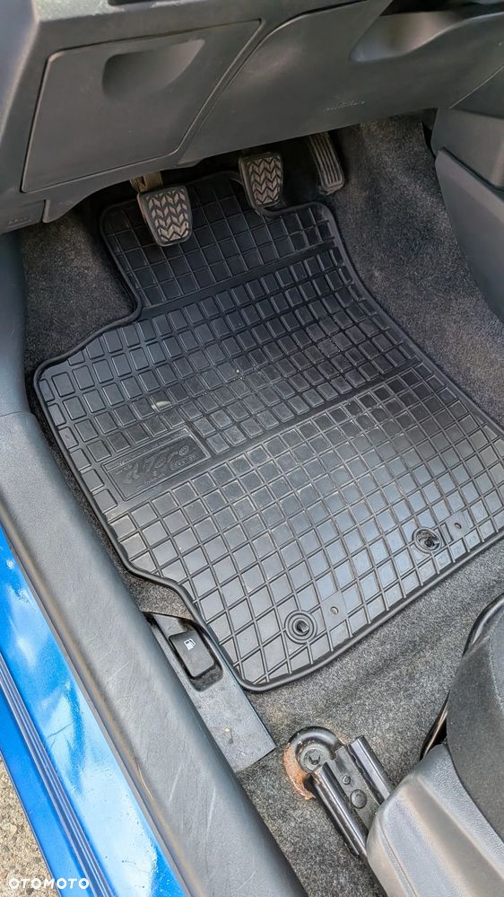 Toyota Yaris 1.3 - 22