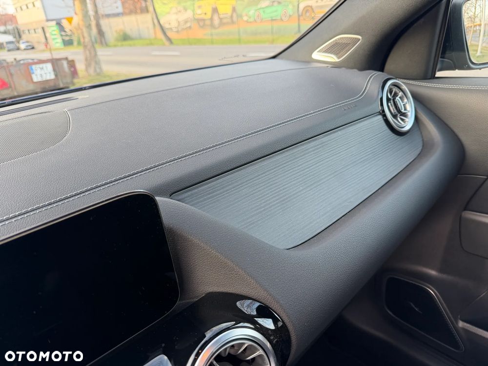 Mercedes-Benz GLA 200 7G-DCT AMG Line - 24