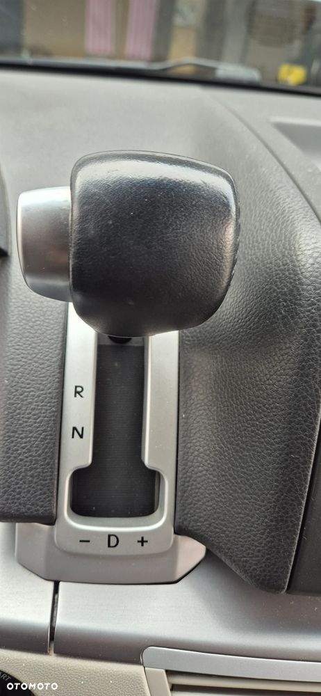Volkswagen Routan - 15