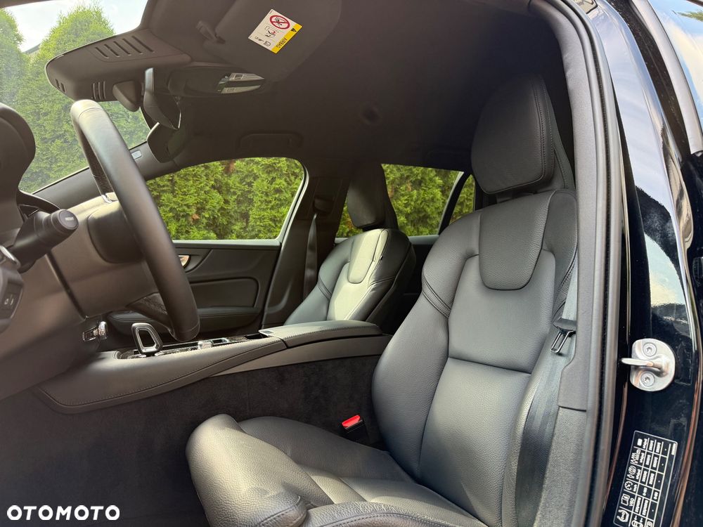 Volvo V60 T6 AWD Plug-In Hybrid Ultra Dark - 11