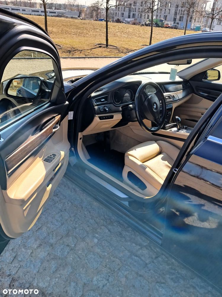 BMW Seria 7 740d - 16