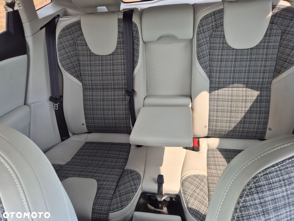 Volvo V40 D2 Drive-E R-Design Momentum - 8