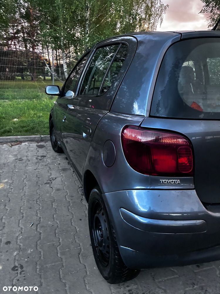 Toyota Yaris 1.4 D-4D Base - 3