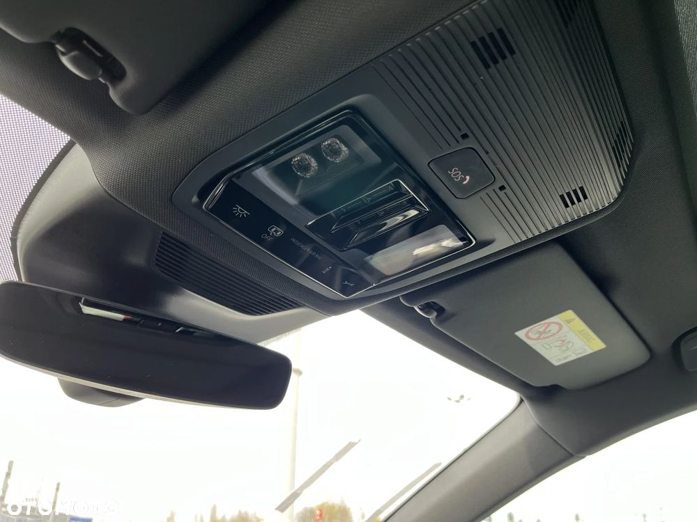 Volkswagen Passat - 11