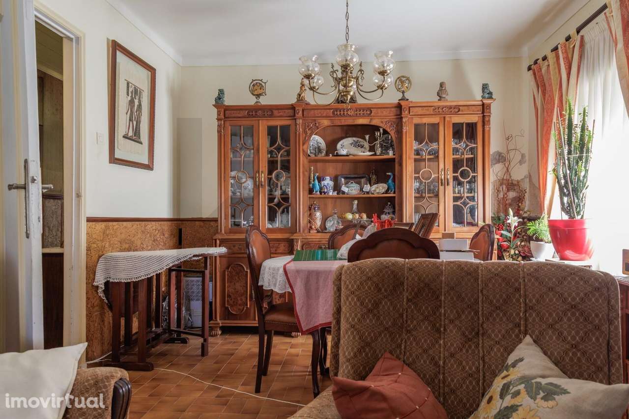 Moradia Térrea com Sótão, Garagem e Amplo Espaço Exterior – Venda do P - Grande imagem: 4/38