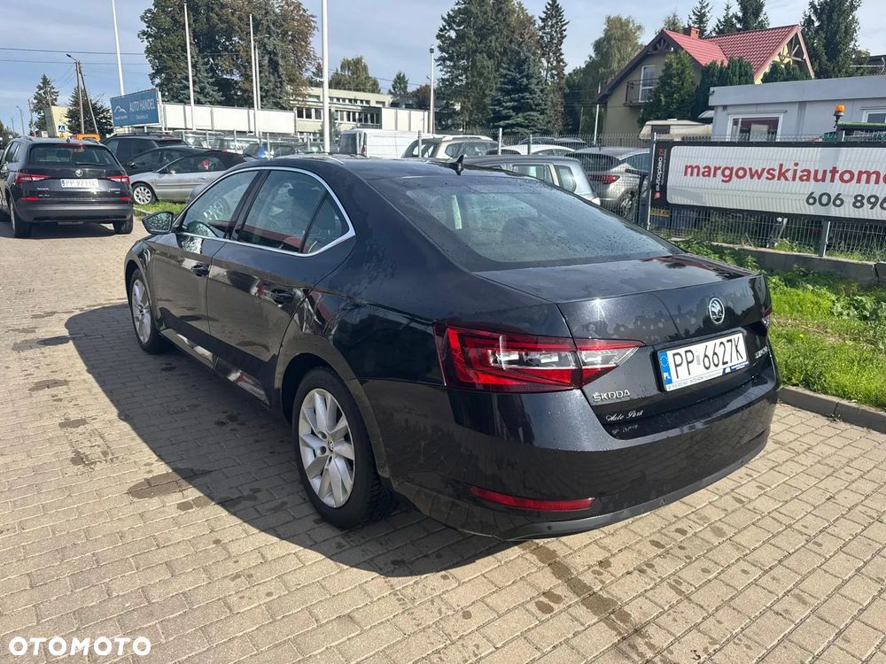 Skoda Superb 2018 photo 4