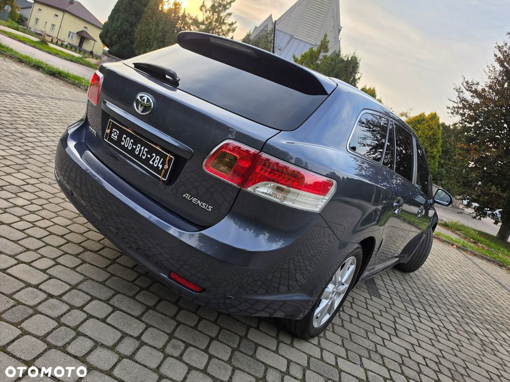 Toyota Avensis 2.0 Executive - 8