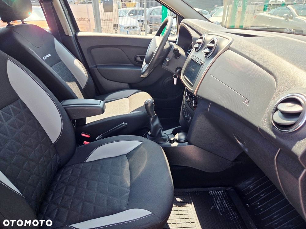 Dacia Sandero Stepway TCe 90 Prestige - 32
