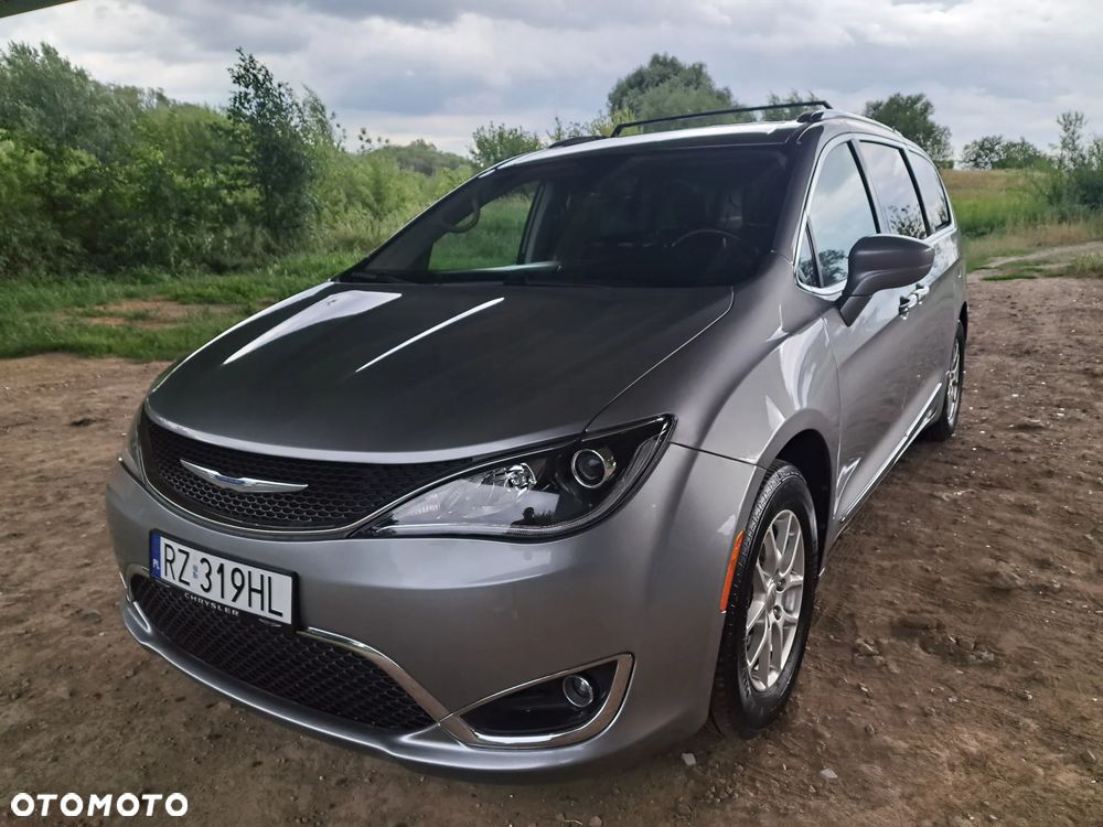 Chrysler Pacifica 2020 photo 2