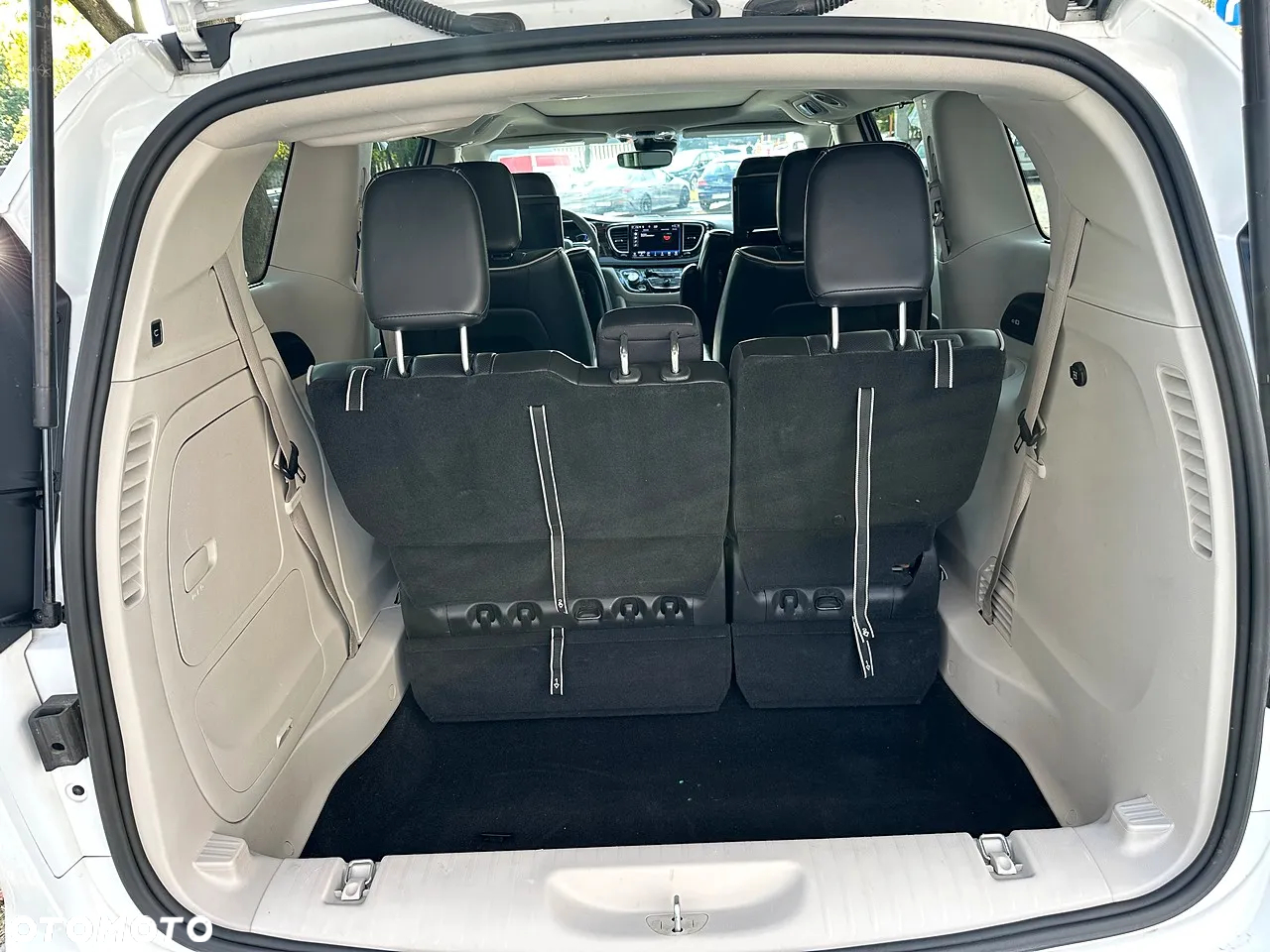 Chrysler Pacifica - 13